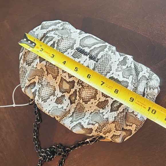 NWT ❗️ Stwve Madden Bantonia snake faux leather puffer Crossbody bag with metal - Picture 13 of 16